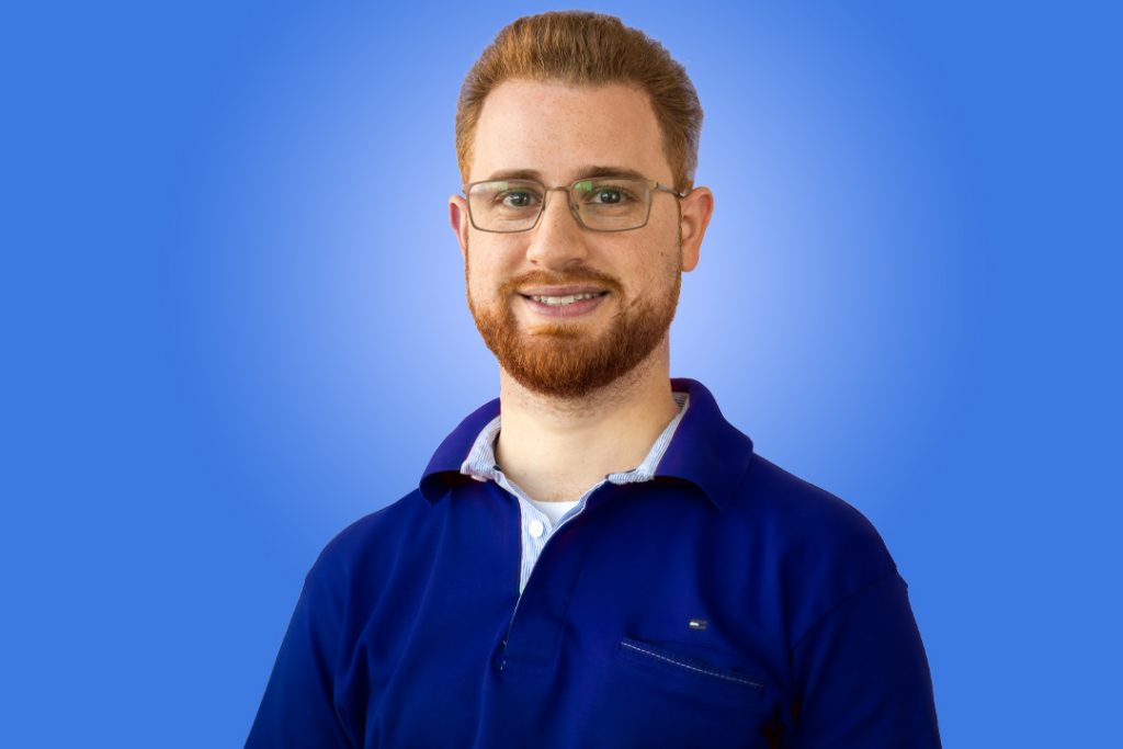 Das Bild zeigt Amir Kadi, angestellter Zahnarzt.