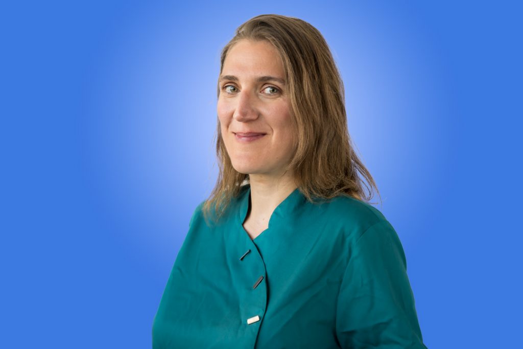 Das Bild zeigt Annemaria, Zahnmedizinische Fachangestellte.