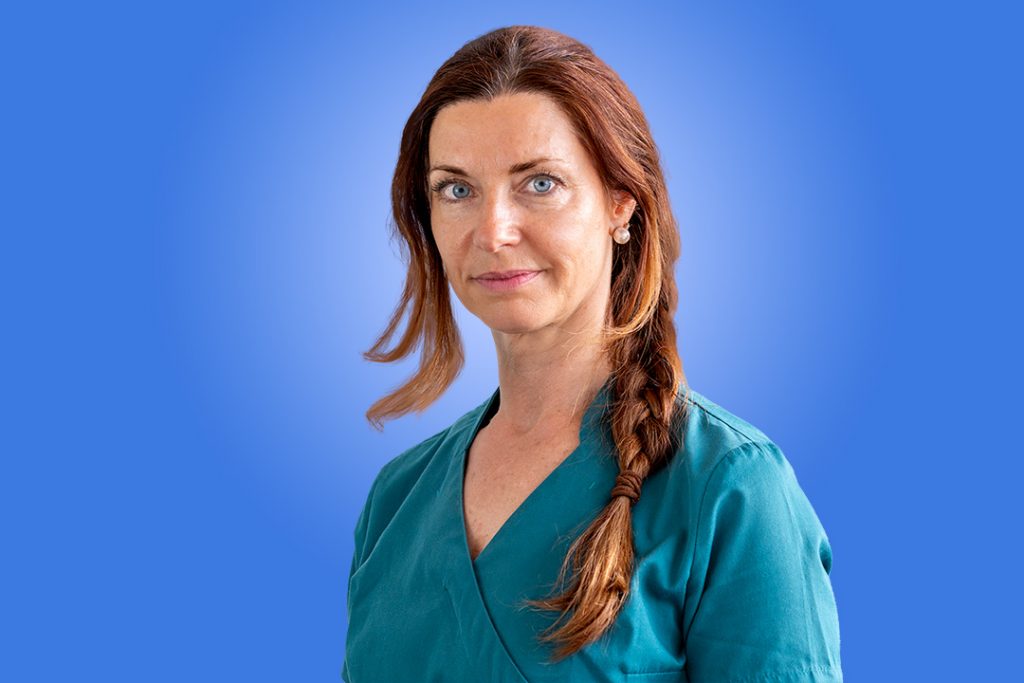 Das Bild zeigt Katrin, Dentalhygienikerin.